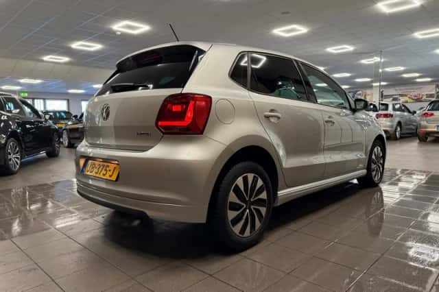 Volkswagen Polo (2016) thumbnail 6