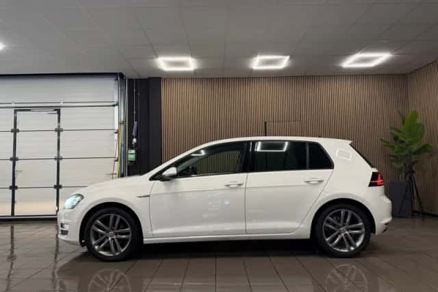 Volkswagen Golf (2015) thumbnail 2