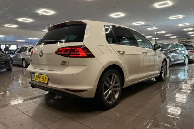 Volkswagen Golf (2015) thumbnail 6
