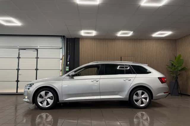Škoda Superb (2017) thumbnail 2