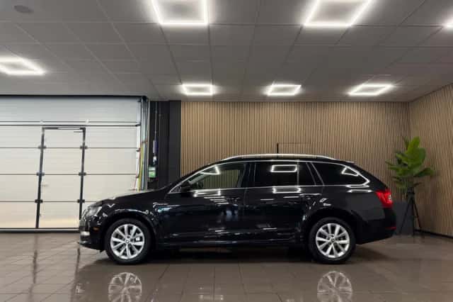 Škoda Octavia (2018) thumbnail 2