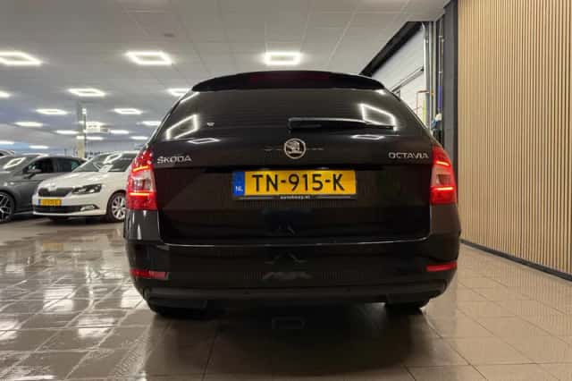 Škoda Octavia (2018) thumbnail 4