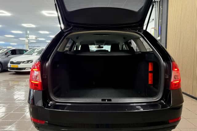 Škoda Octavia (2018) thumbnail 5