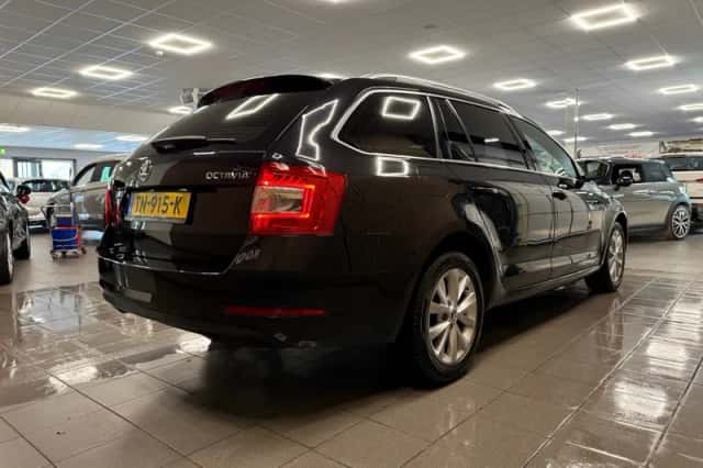 Škoda Octavia (2018) thumbnail 6