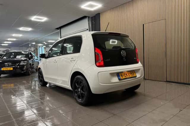 Volkswagen Up! (2015) thumbnail 3