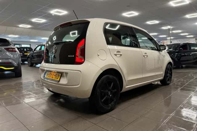 Volkswagen Up! (2015) thumbnail 6