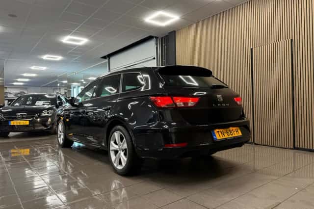 SEAT Leon (2018) thumbnail 3