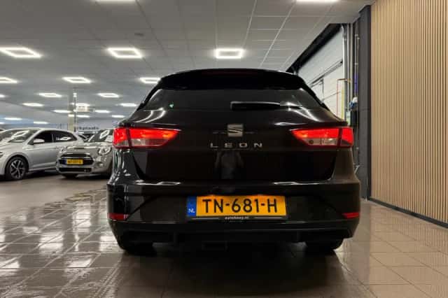 SEAT Leon (2018) thumbnail 4