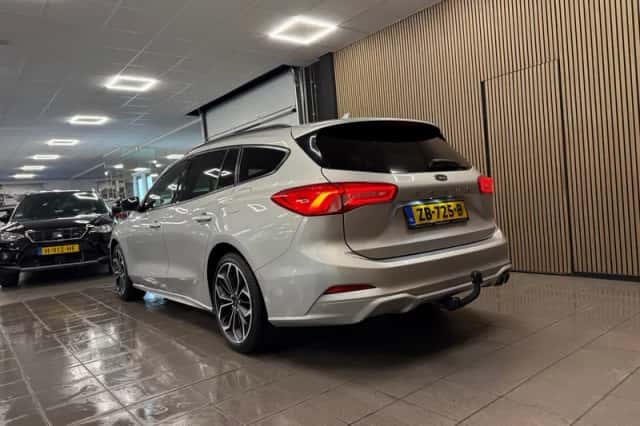 Ford Focus (2019) thumbnail 3