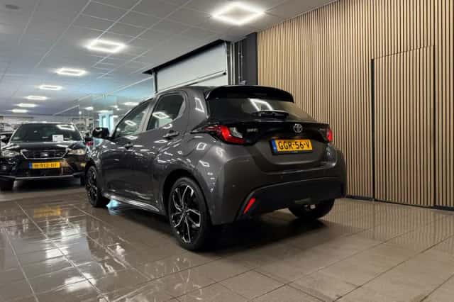 Toyota Yaris (2023) thumbnail 3