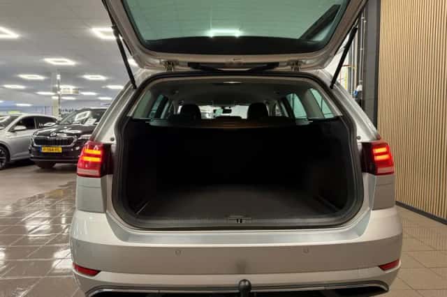 Volkswagen Golf (2018) thumbnail 5