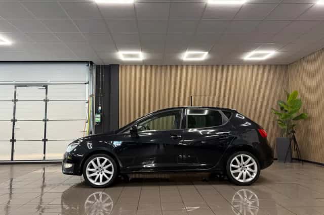 SEAT Ibiza (2015) thumbnail 2