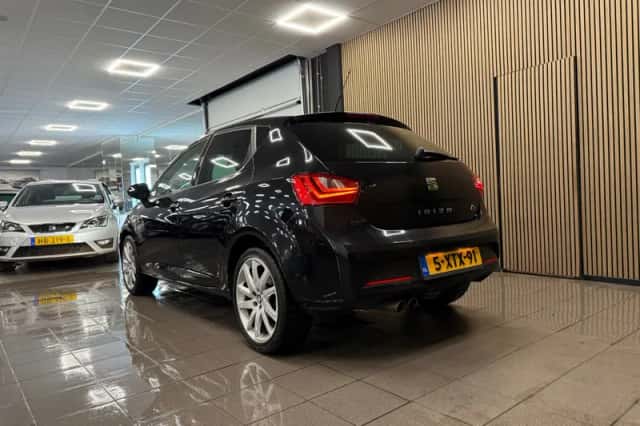SEAT Ibiza (2015) thumbnail 3