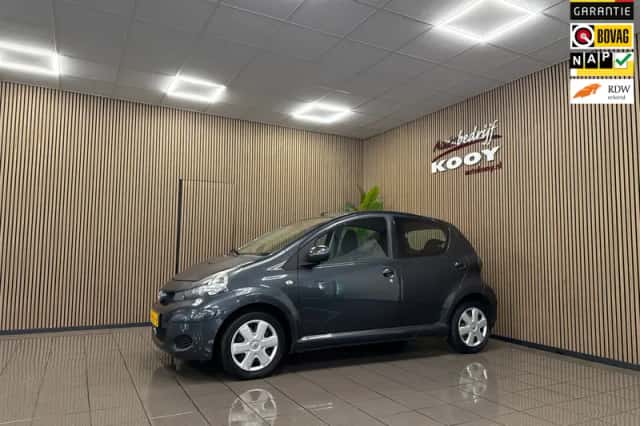 Toyota Aygo (2011) thumbnail 1