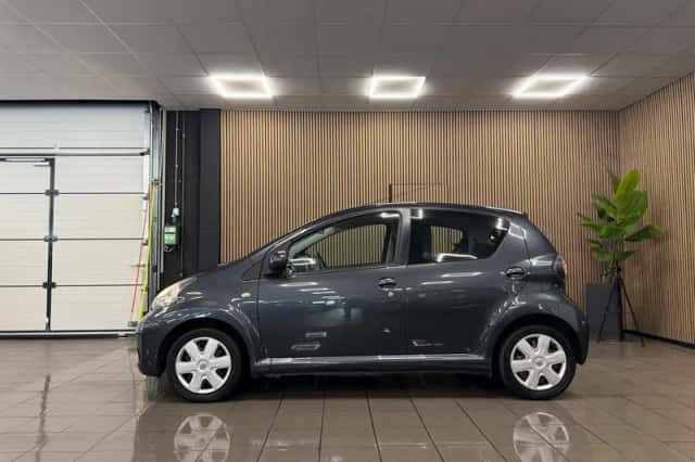 Toyota Aygo (2011) thumbnail 2