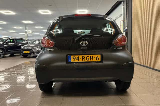 Toyota Aygo (2011) thumbnail 4
