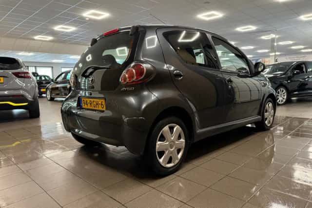 Toyota Aygo (2011) thumbnail 6