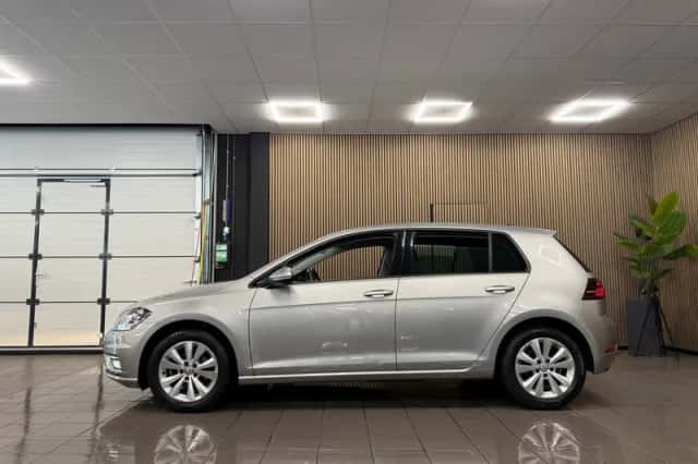 Volkswagen Golf (2019) thumbnail 2