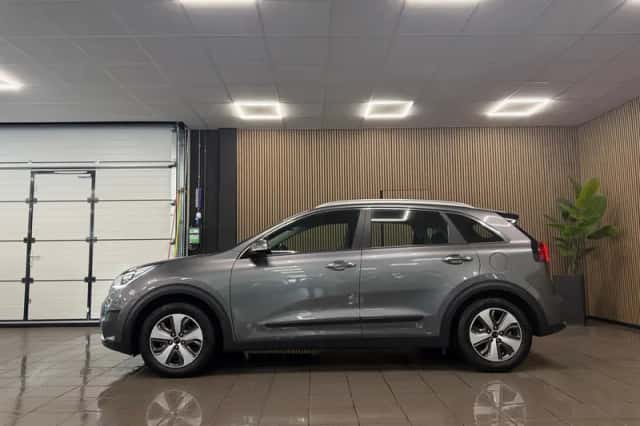 Kia Niro (2018) thumbnail 2