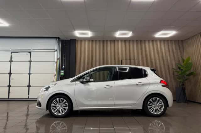 Peugeot 208 (2017) thumbnail 2