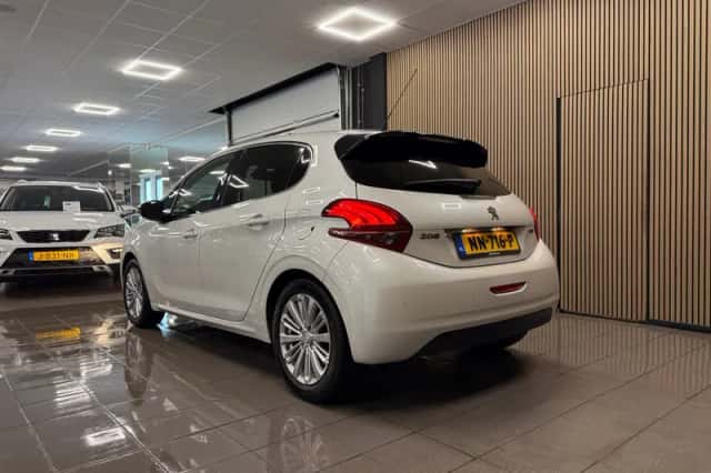 Peugeot 208 (2017) thumbnail 3