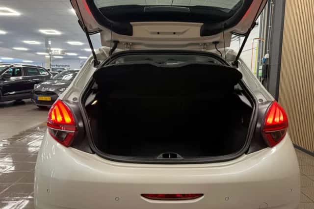 Peugeot 208 (2017) thumbnail 5