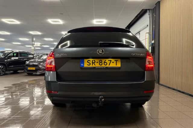 Škoda Octavia (2018) thumbnail 4