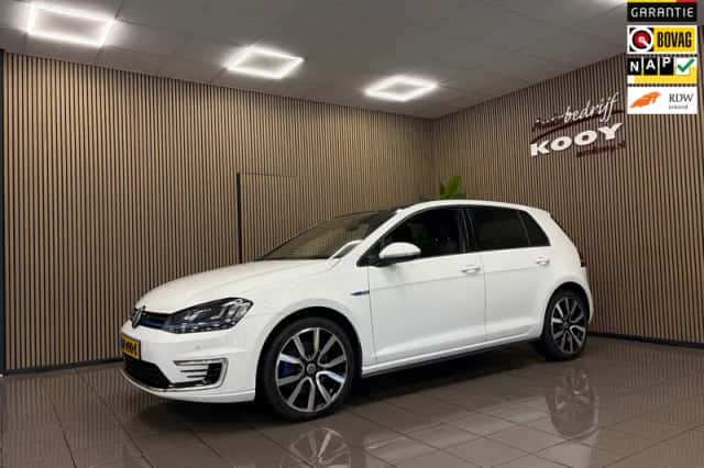 Volkswagen Golf (2015) thumbnail 1