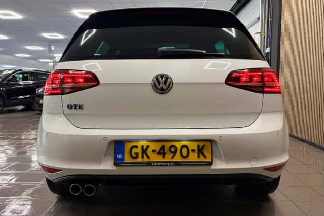 Volkswagen Golf (2015) thumbnail 4