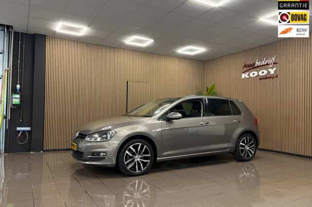 Volkswagen Golf (2015) thumbnail 1