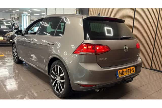 Volkswagen Golf (2015) thumbnail 3