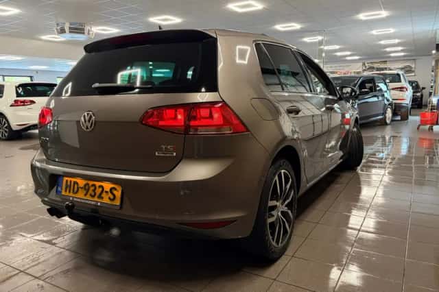 Volkswagen Golf (2015) thumbnail 6