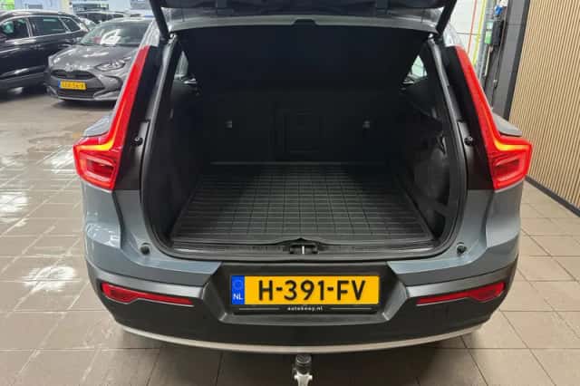 Volvo XC40 (2020) thumbnail 4
