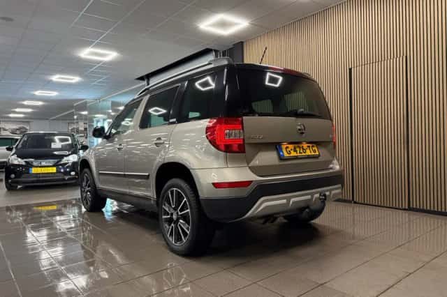 Škoda Yeti (2015) thumbnail 3
