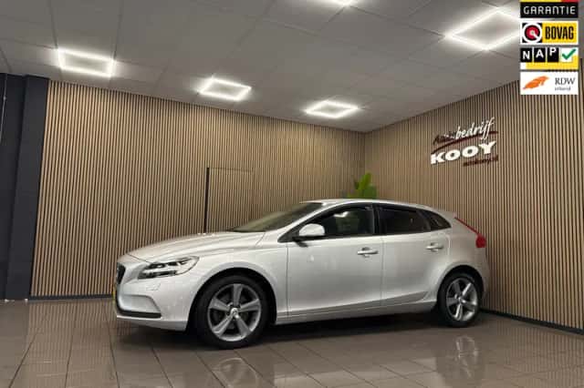 Volvo V40 (2017) thumbnail 1