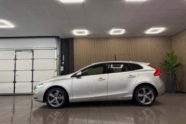 Volvo V40 (2017) thumbnail 2
