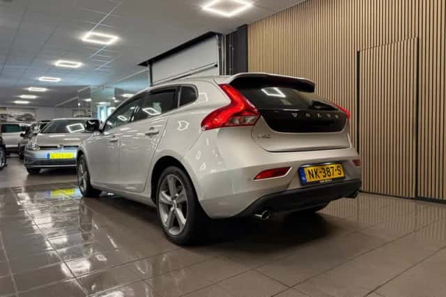 Volvo V40 (2017) thumbnail 3