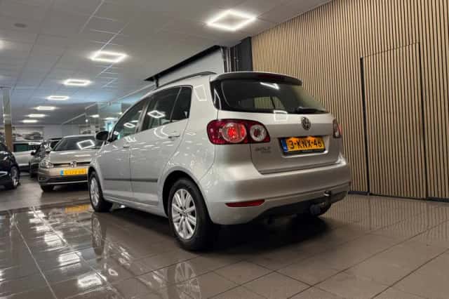 Volkswagen Golf (2012) thumbnail 3