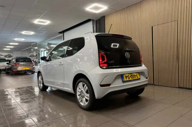 Volkswagen Up! (2017) thumbnail 3