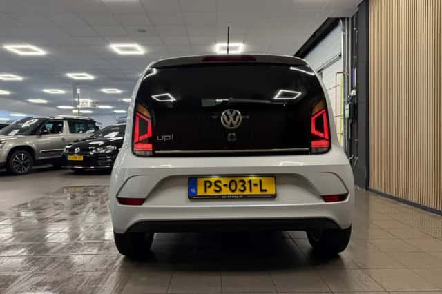 Volkswagen Up! (2017) thumbnail 4
