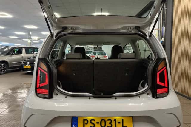 Volkswagen Up! (2017) thumbnail 5