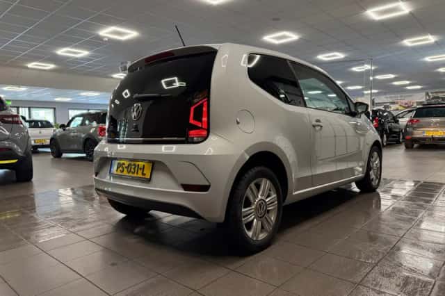 Volkswagen Up! (2017) thumbnail 6