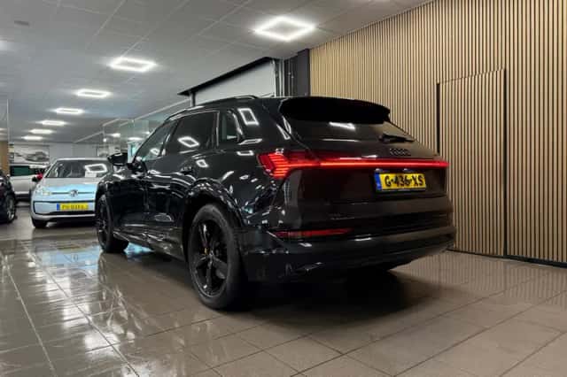 Audi e-tron (2019) thumbnail 3