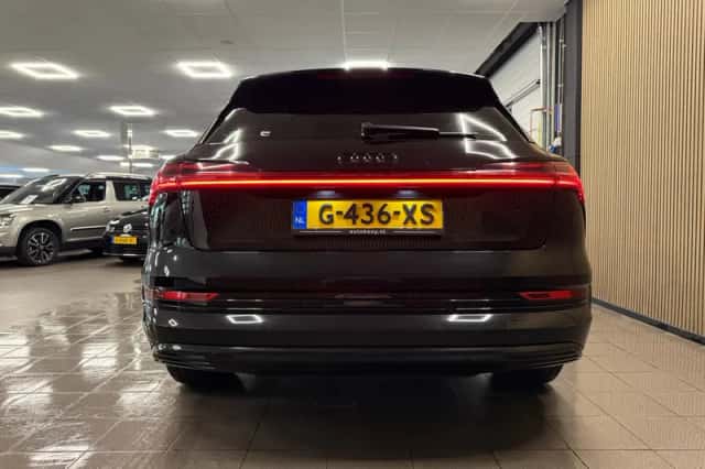 Audi e-tron (2019) thumbnail 4