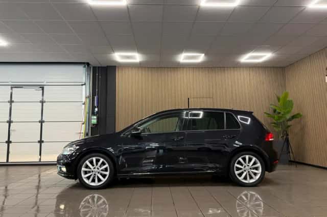 Volkswagen Golf (2018) thumbnail 2