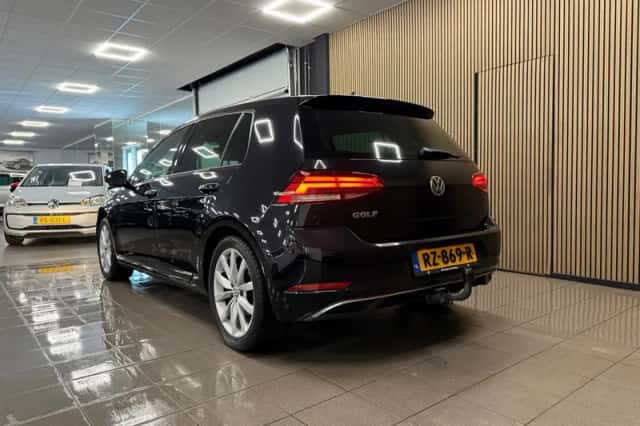 Volkswagen Golf (2018) thumbnail 3