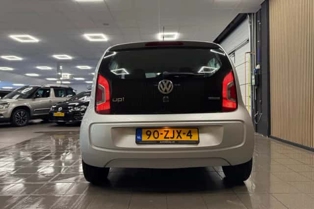 Volkswagen Up! (2013) thumbnail 4