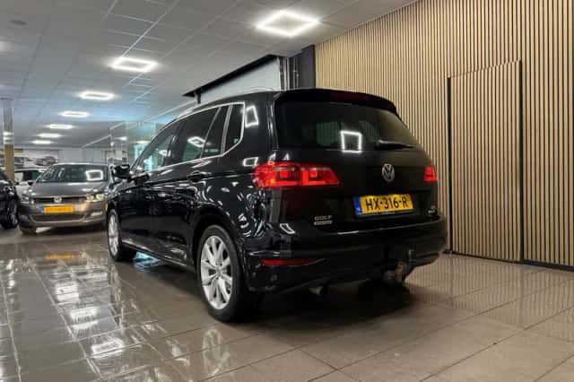 Volkswagen Golf (2016) thumbnail 3