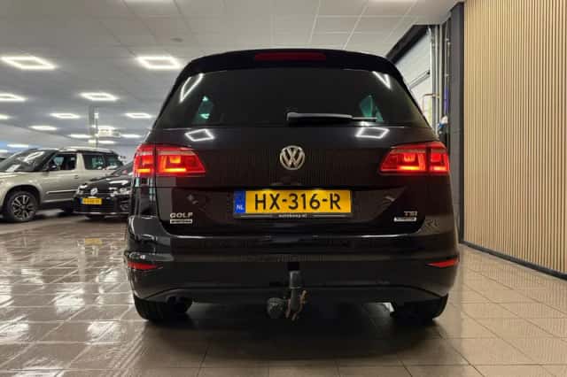 Volkswagen Golf (2016) thumbnail 4
