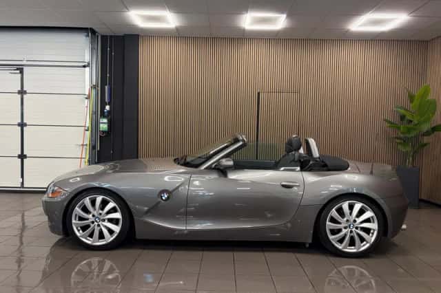 BMW Z4 (2003) thumbnail 2